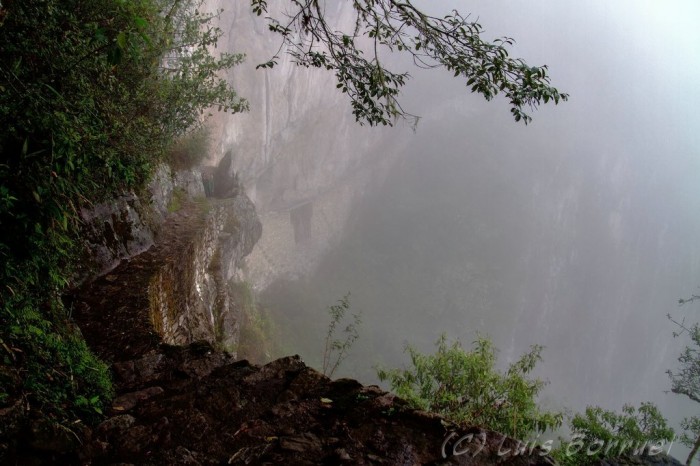 Puente del Inca en la niebla